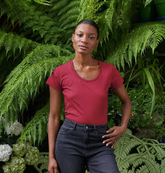 Red scoop neck t-shirt (person)