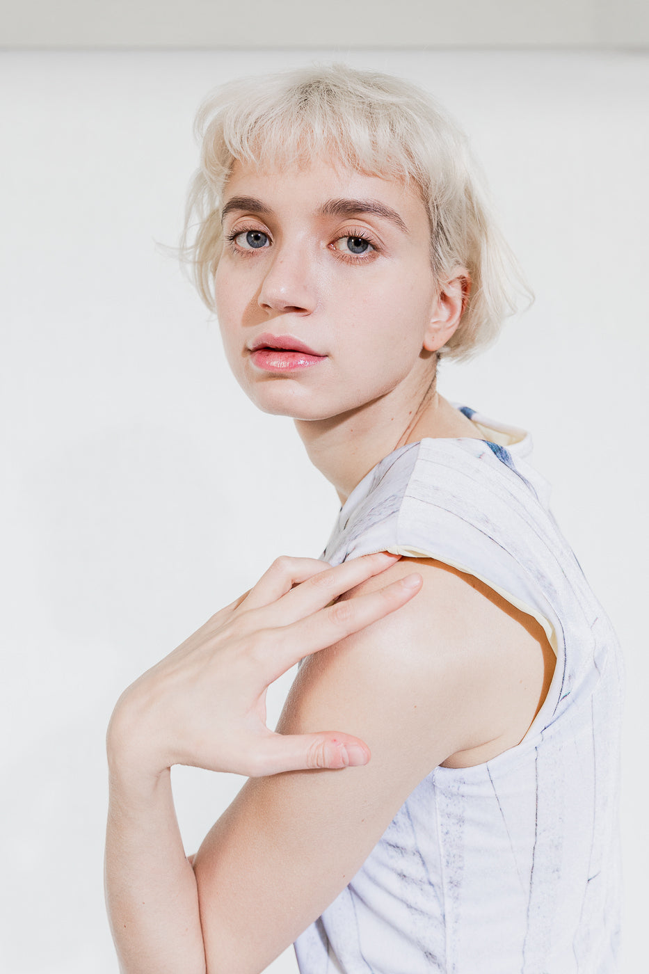 White sleeveless top with abstract pattern (person)