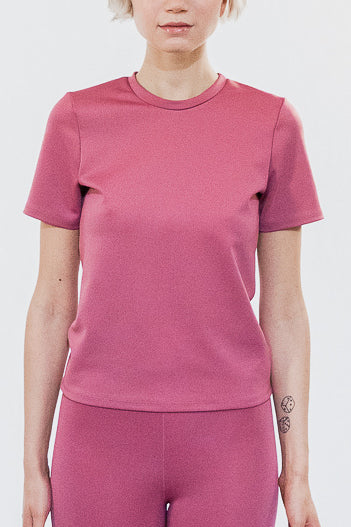 Pink short-sleeved t-shirt (person)
