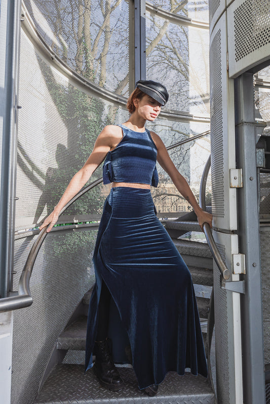 Blue velvet dress with high slit (person)