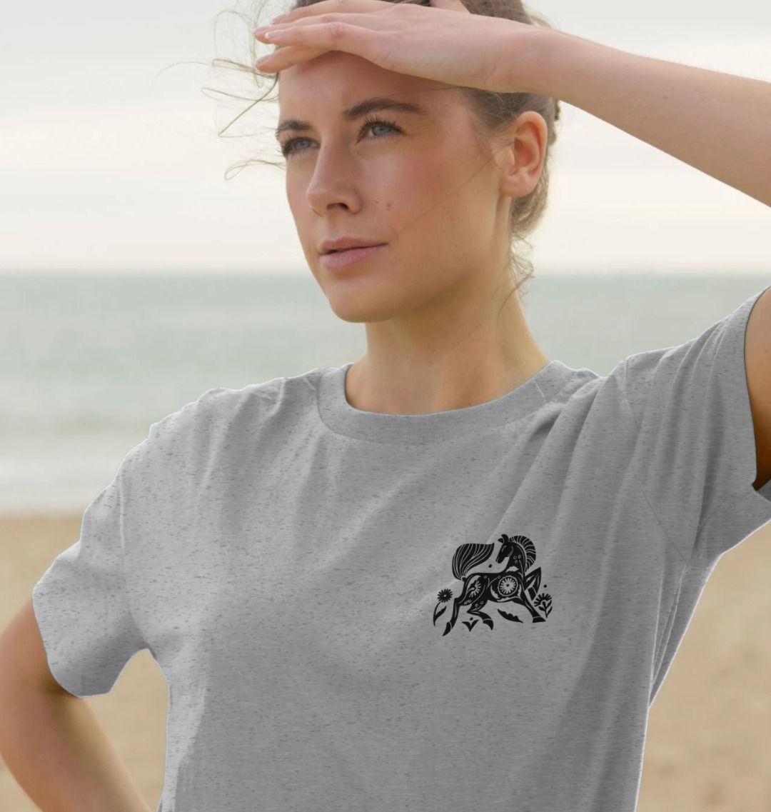 Gray t-shirt with black horse design (person)
