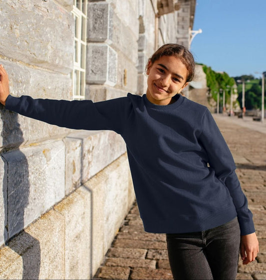 Navy blue crewneck sweatshirt (person)