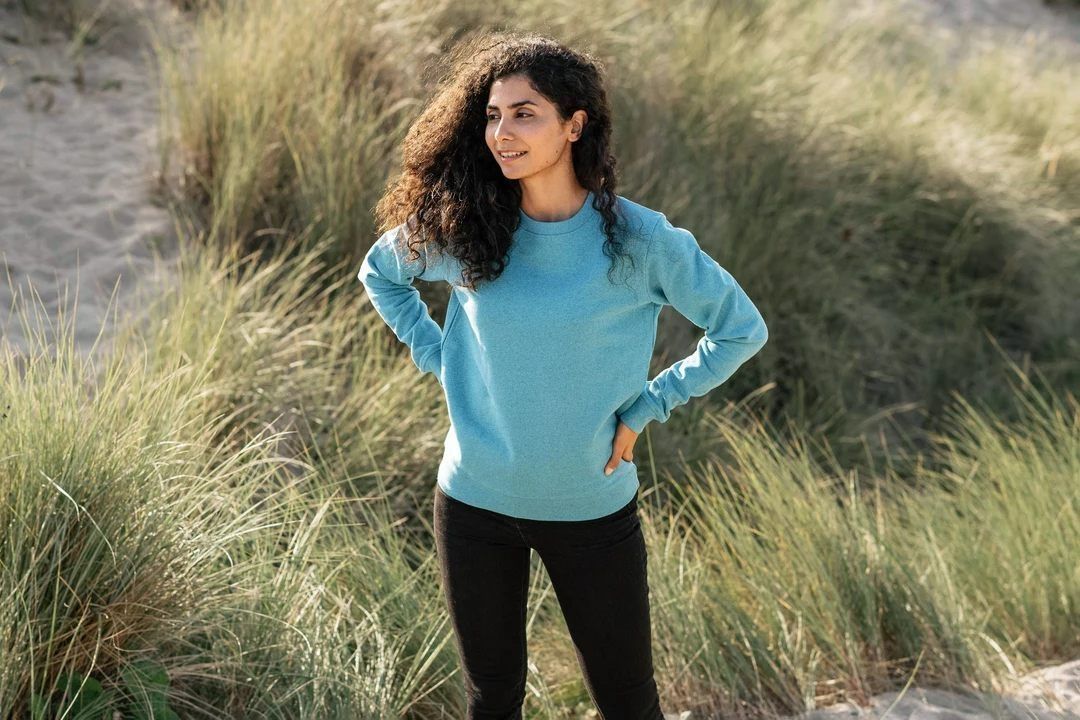 Light blue long-sleeve sweater (person)