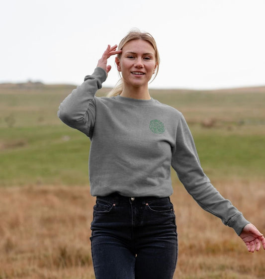Grey sweatshirt with green logo (person)