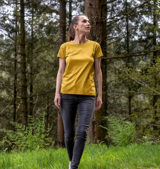 Mustard yellow t-shirt with short sleeves (person)