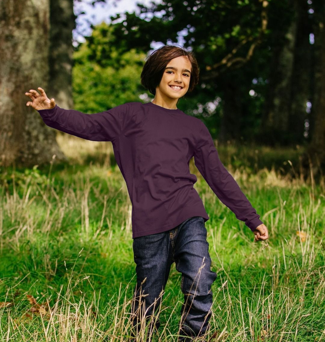 Purple long-sleeve t-shirt (person)