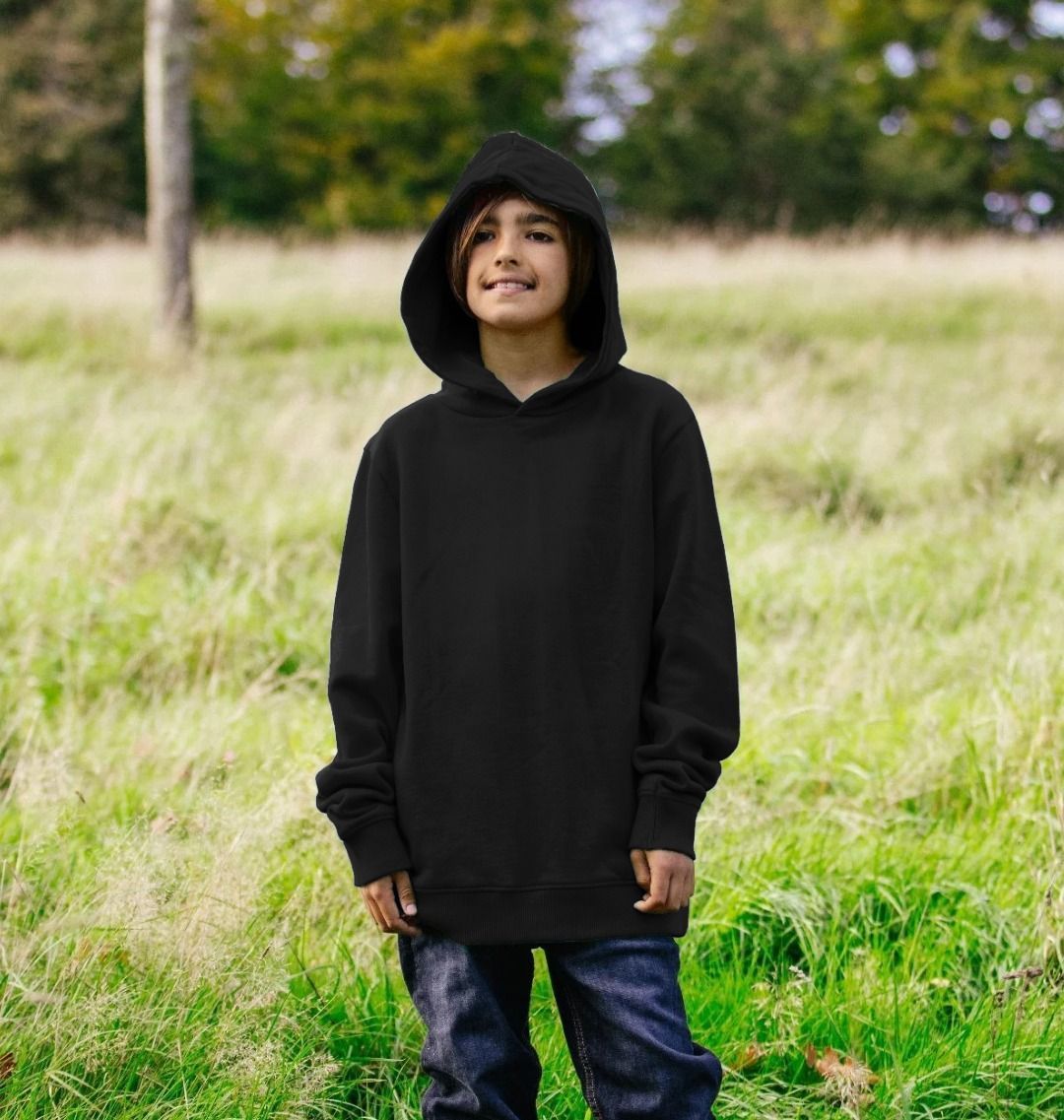 Black hooded sweatshirt with long sleeves (person)
