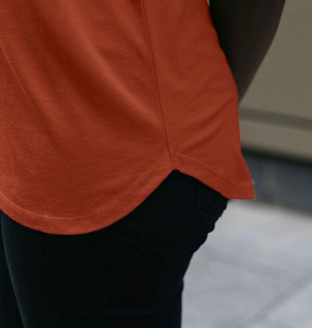 Burnt orange t-shirt with asymmetrical hem (person)