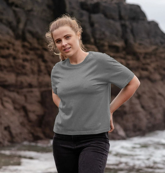 Grey t-shirt with crew neck (person)