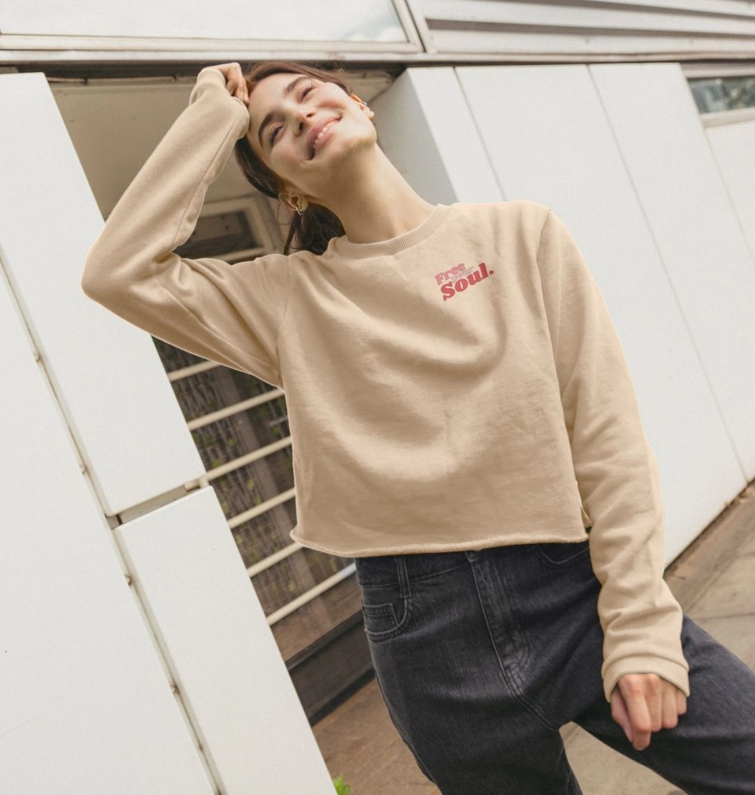 Beige long-sleeve sweatshirt with "Free Soul" text (person)